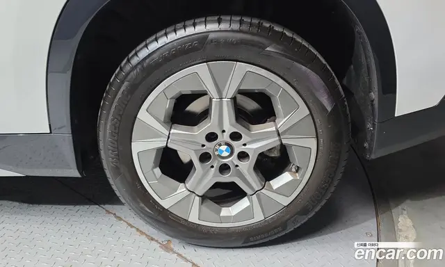 BMW X1 2023 2.0 автомат (гидро), миниатюра 7