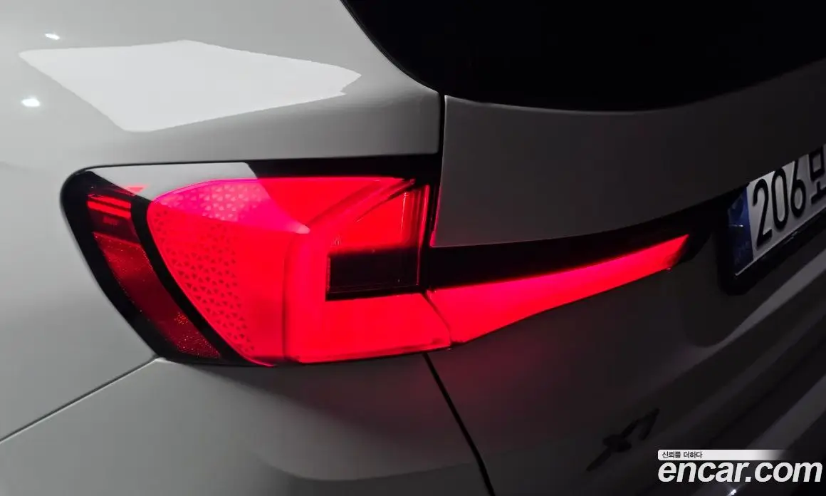 BMW X1 2023 2.0 автомат (гидро), фото 9