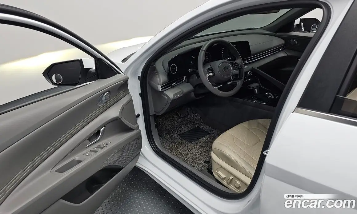 Hyundai Avante 2022 1.6 автомат (гидро), фото 13