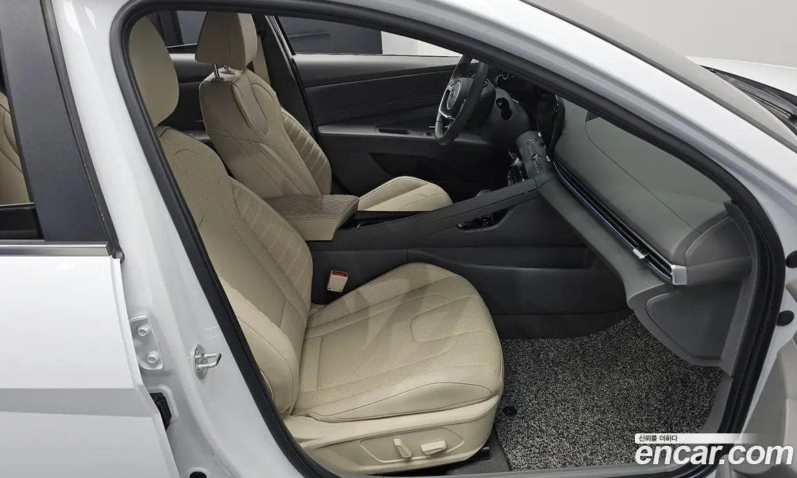 Hyundai Avante 2022 1.6 автомат (гидро), фото 16