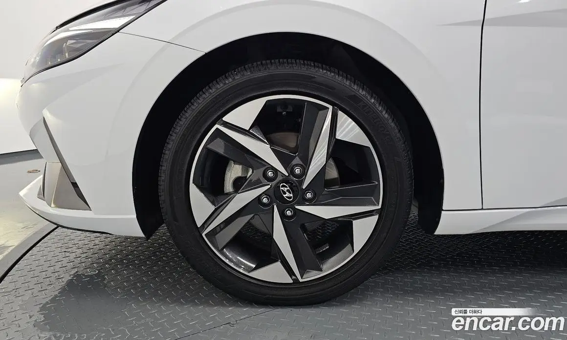 Hyundai Avante 2022 1.6 автомат (гидро), фото 5