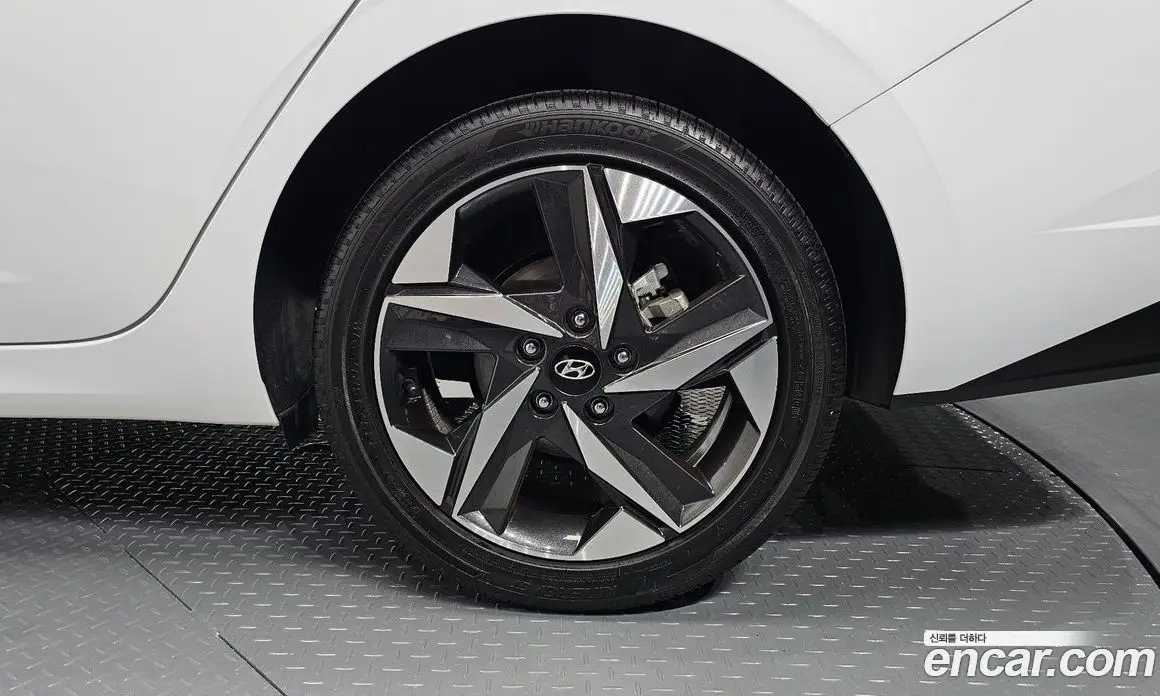 Hyundai Avante 2022 1.6 автомат (гидро), фото 7