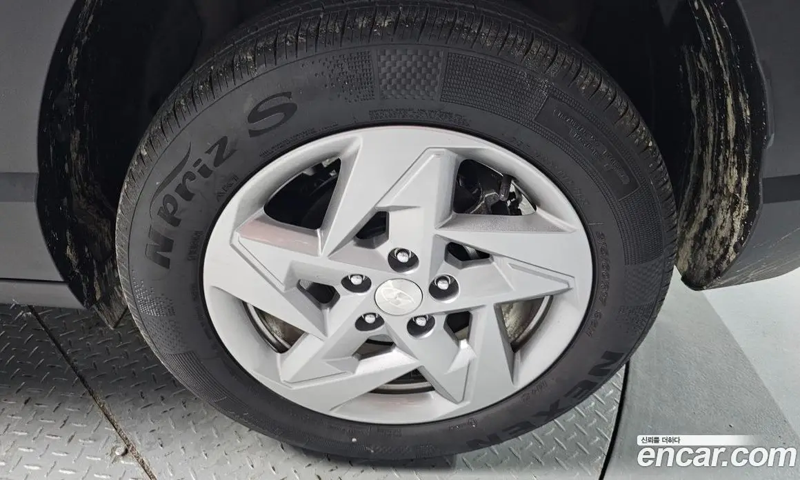 Hyundai Kona 2023 1.6 автомат (гидро), фото 7
