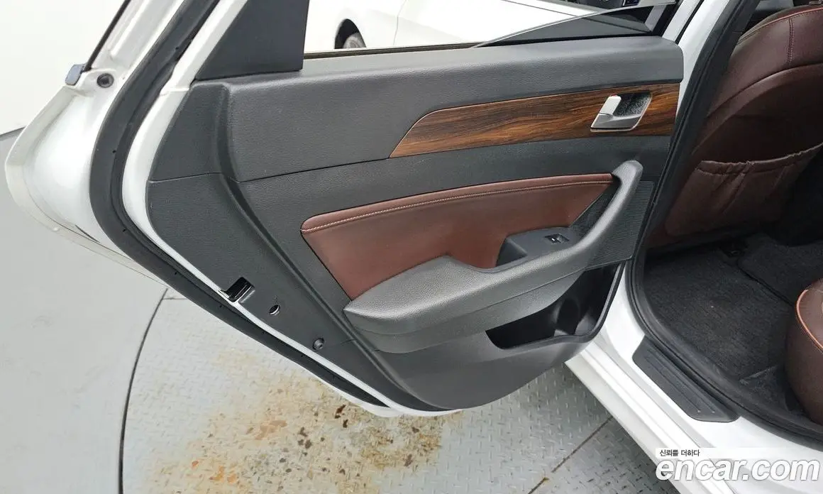 Hyundai Sonata 2017 2.0 автомат (гидро), фото 15