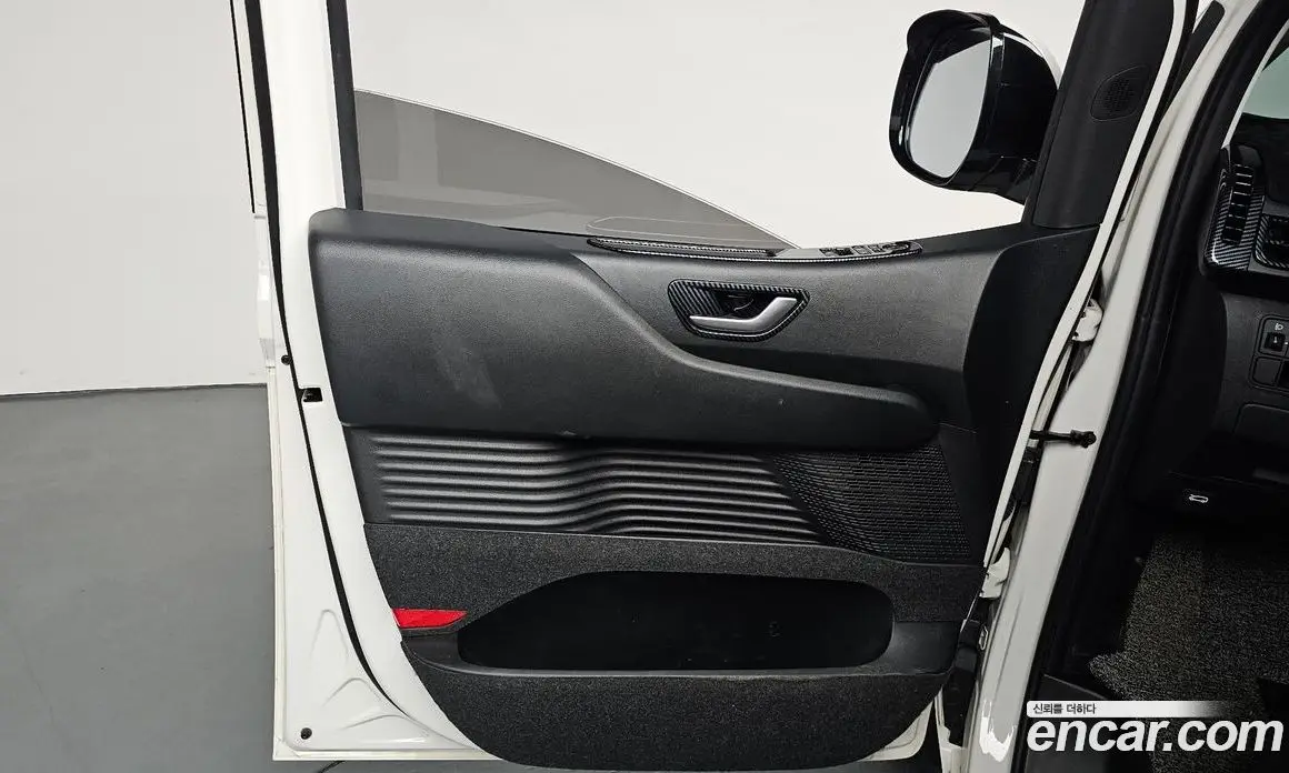 Hyundai Staria 2025 1.6 автомат (гидро), фото 13
