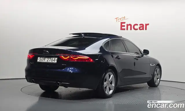 Jaguar XF 2018 2.0 автомат (гидро), миниатюра 2