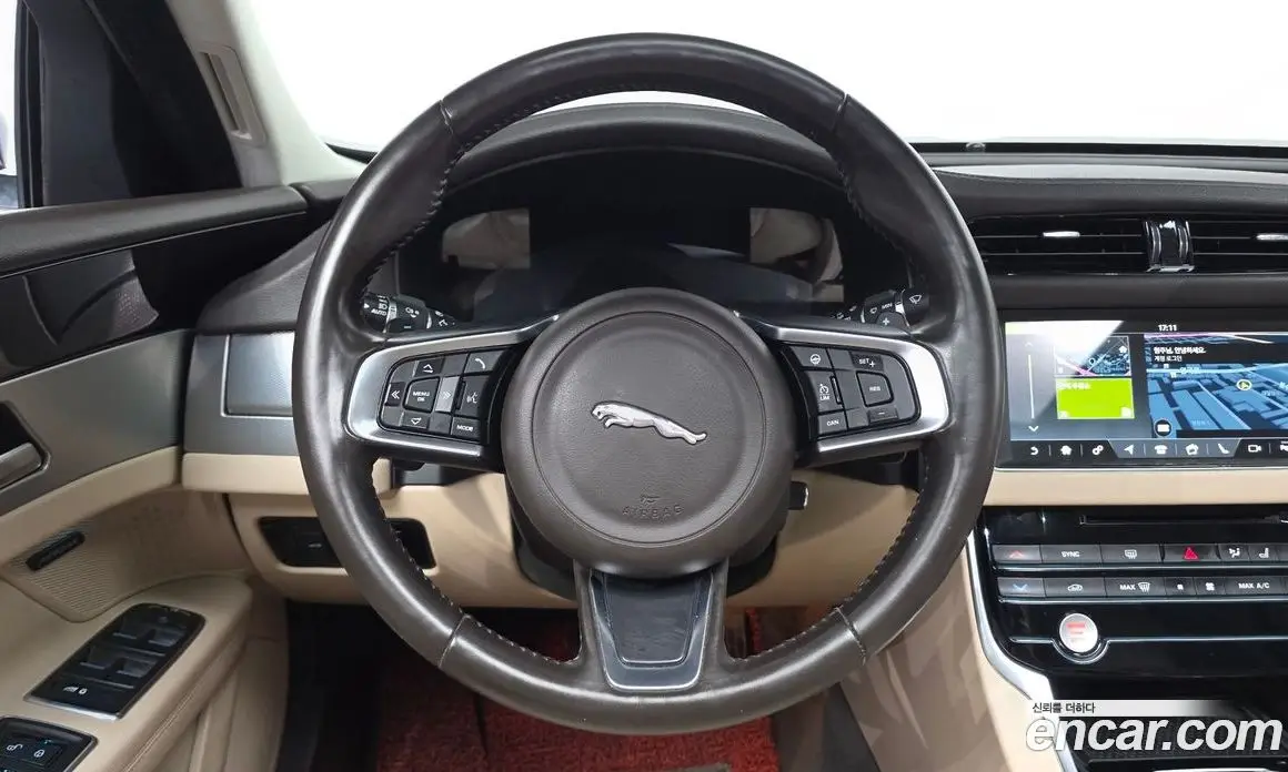 Jaguar XF 2018 2.0 автомат (гидро), фото 13