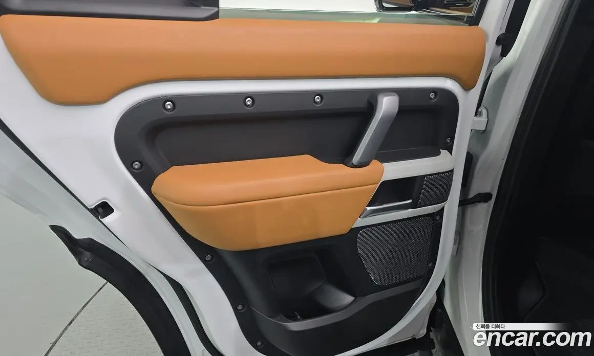 Land Rover Defender 2024 3.0 автомат (гидро), фото 15