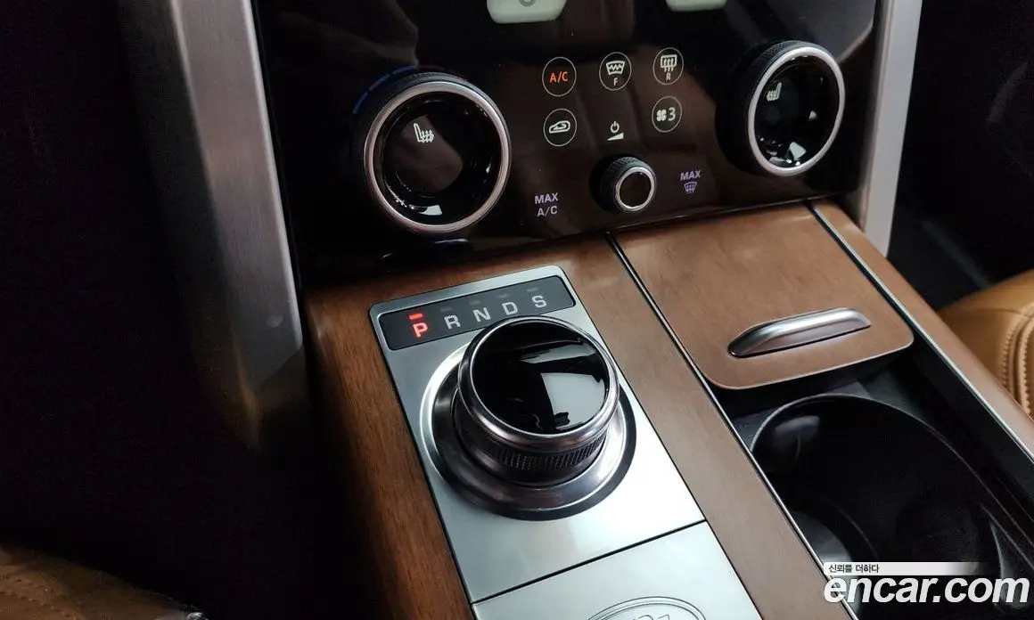 Land Rover Range Rover 2020 4.4 автомат (гидро), фото 11