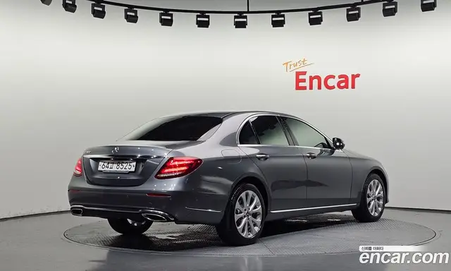 Mercedes-Benz E-Class 2019 2.0 автомат (гидро), миниатюра 2