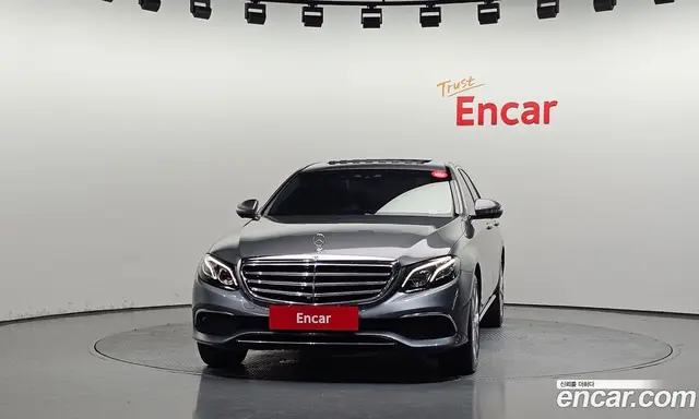 Mercedes-Benz E-Class 2019 2.0 автомат (гидро), миниатюра 3
