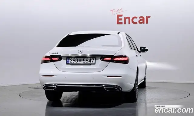 Mercedes-Benz E-Class 2021 2.0 автомат (гидро), миниатюра 4
