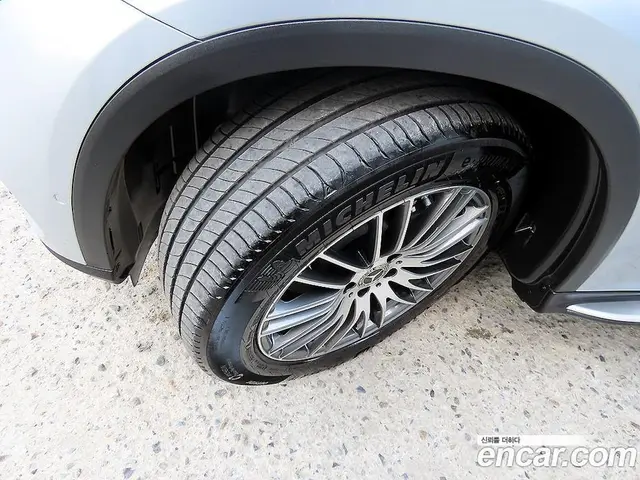 Mercedes-Benz GLC-Class 2025 2.0 автомат (гидро), миниатюра 5