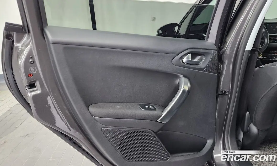 Peugeot 2008 2019 1.5 автомат (гидро), фото 15