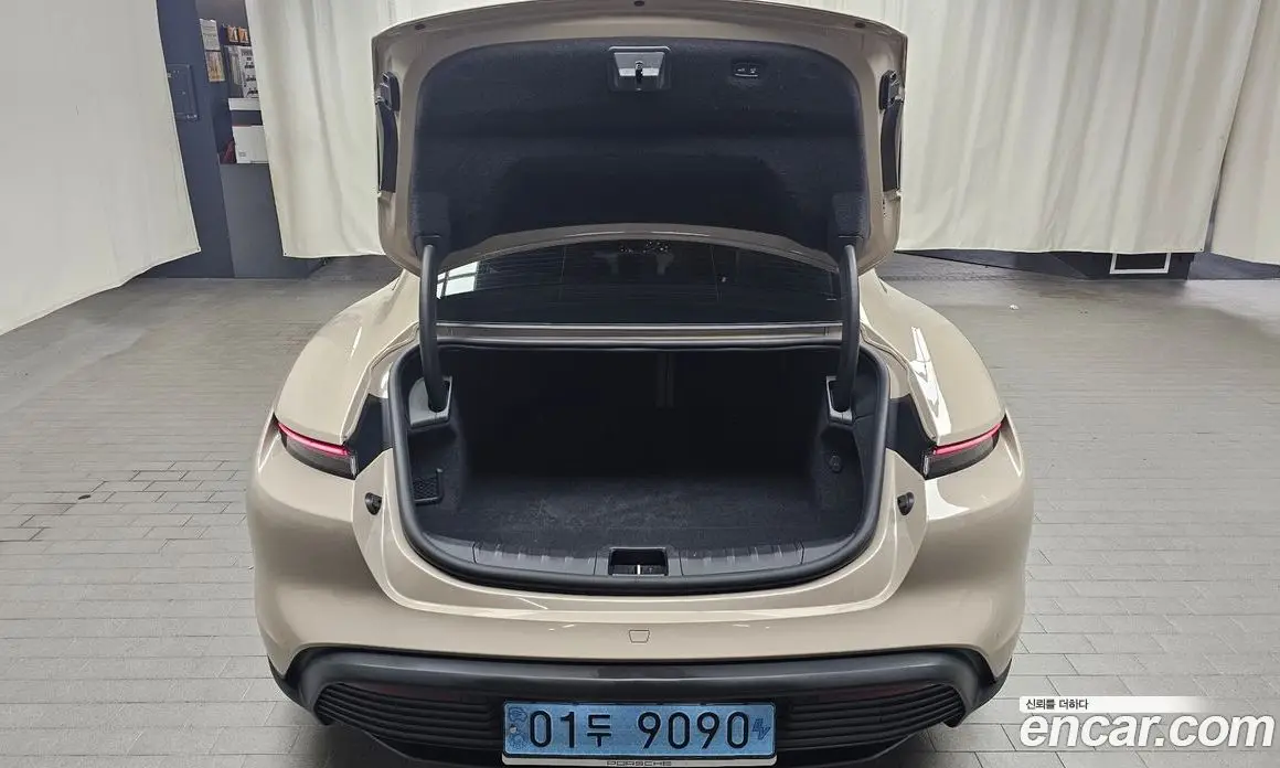 Porsche Taycan 2023 0.1 автомат (гидро), фото 22