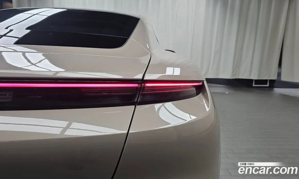 Porsche Taycan 2023 0.1 автомат (гидро), фото 8