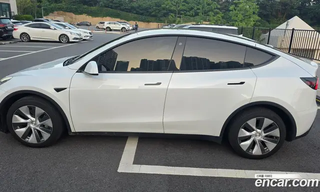Tesla Model Y 2022 автомат (гидро), миниатюра 3