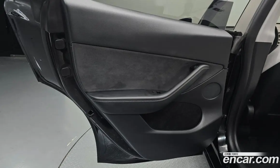 Tesla Model Y 2023 0.2 автомат (гидро), фото 15