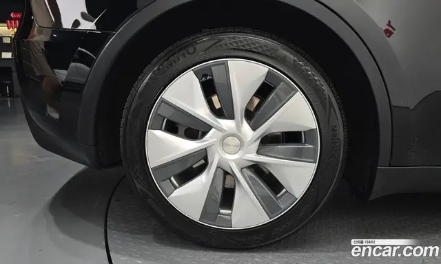 Tesla Model Y 2023 0.2 автомат (гидро), миниатюра 5