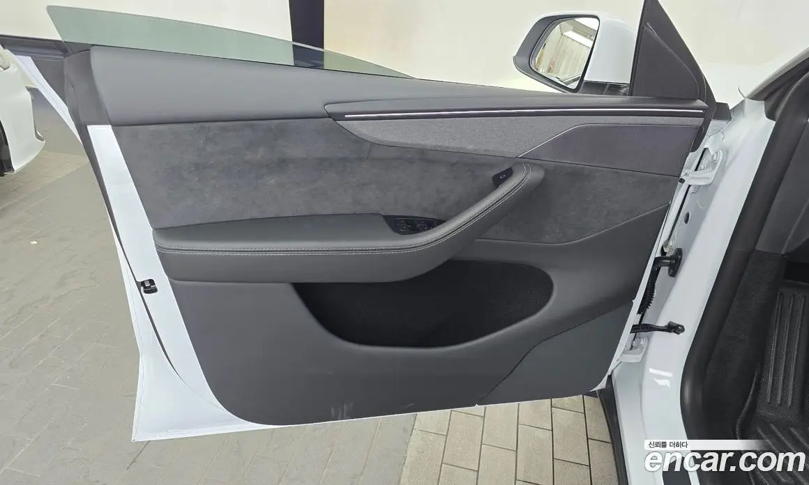 Tesla Model Y 2025 0.2 автомат (гидро), фото 14