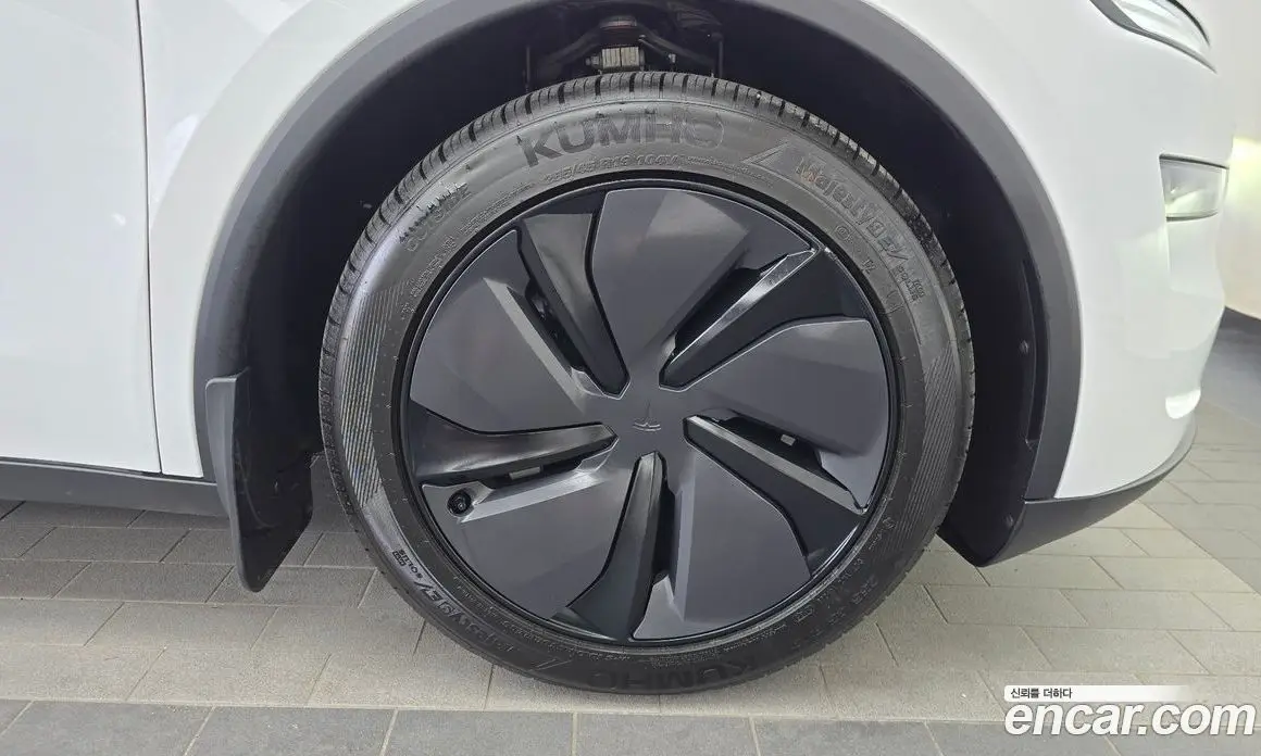 Tesla Model Y 2025 0.2 автомат (гидро), фото 7