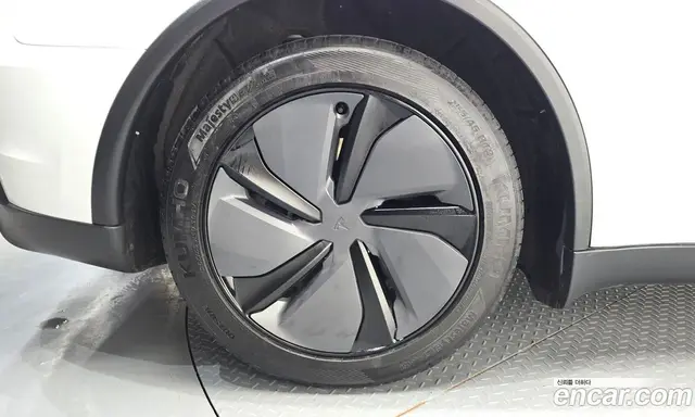 Tesla Model Y 2025 0.2 автомат (гидро), миниатюра 4