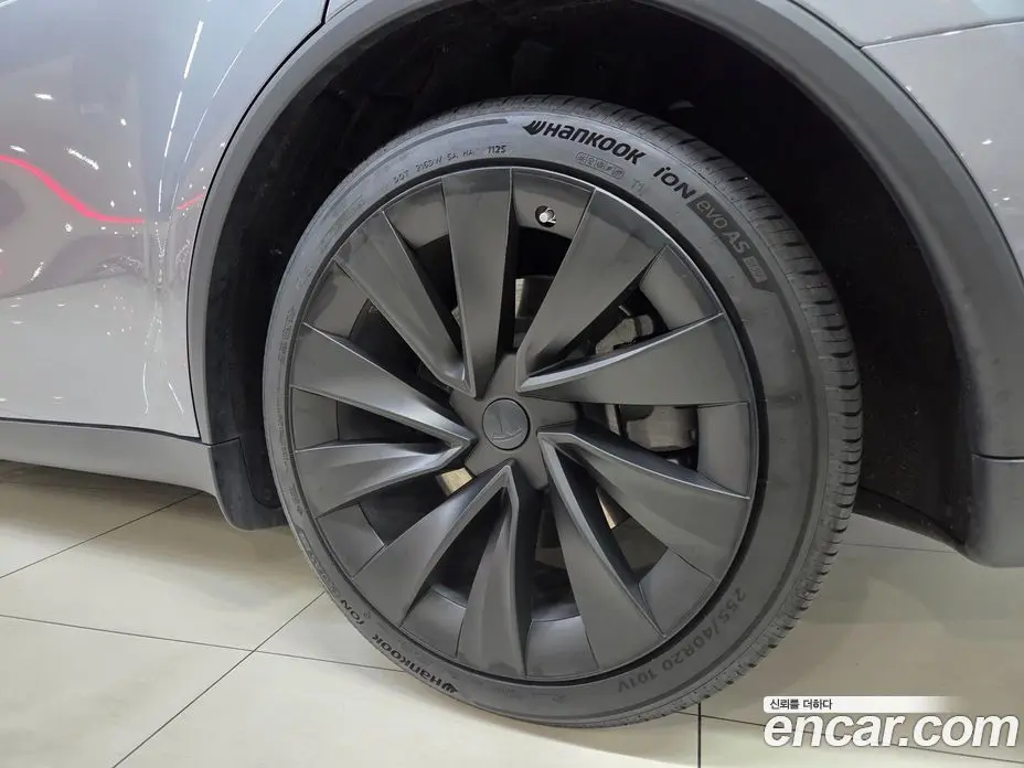 Tesla Model Y 2025 автомат (гидро), фото 16