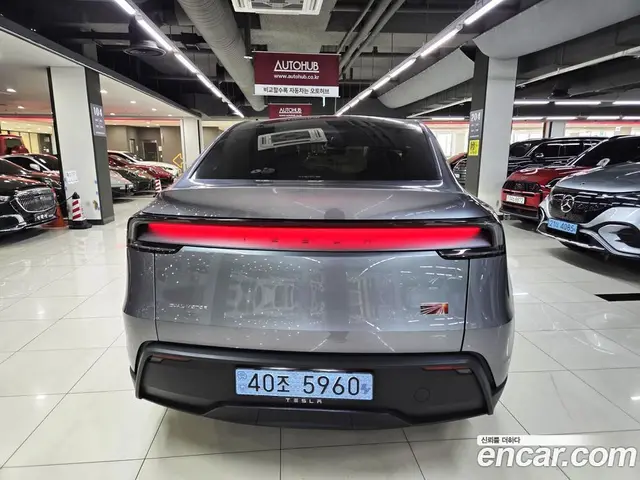 Tesla Model Y 2025 автомат (гидро), миниатюра 3