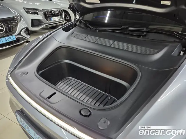 Tesla Model Y 2025 автомат (гидро), миниатюра 6