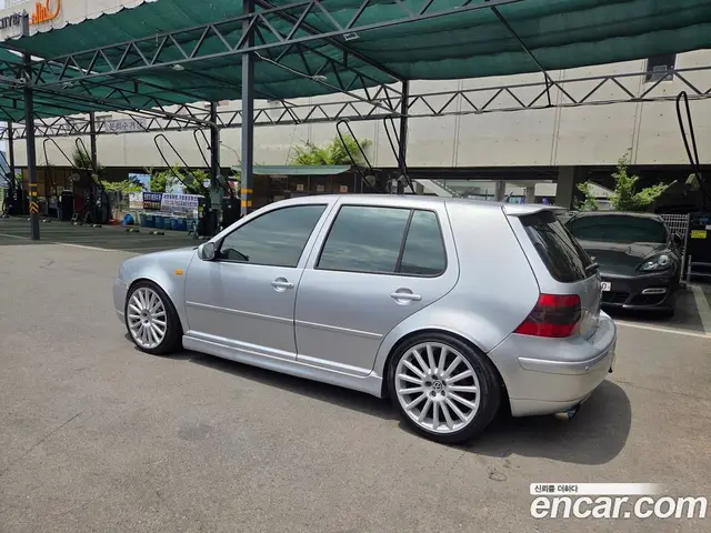 Volkswagen Golf 2003 1.8 механика, миниатюра 3
