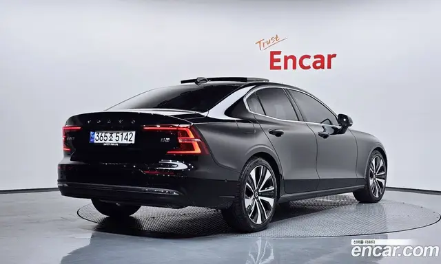 Volvo S60 2024 2.0 автомат (гидро), миниатюра 2