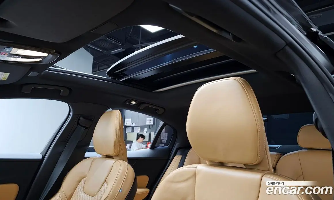 Volvo S60 2024 2.0 автомат (гидро), фото 22