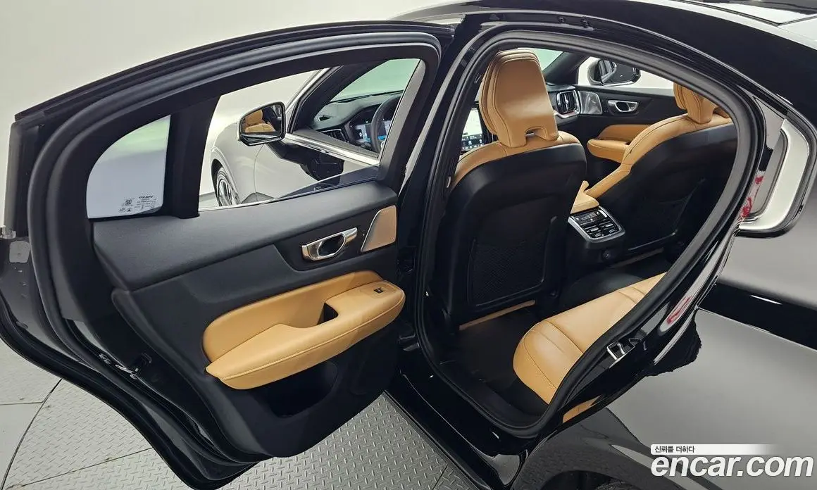 Volvo S60 2024 2.0 автомат (гидро), фото 26