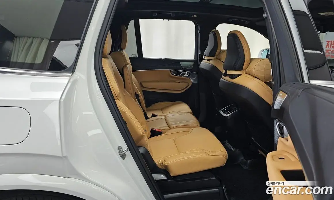 Volvo XC90 2024 2.0 автомат (гидро), фото 25