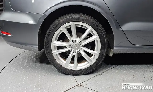 Audi A3 2016 2.0 автомат (гидро), миниатюра 5