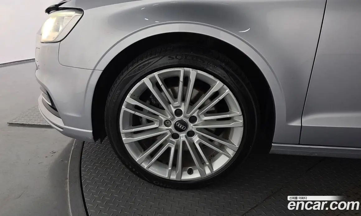 Audi A3 2018 2.0 автомат (гидро), фото 5