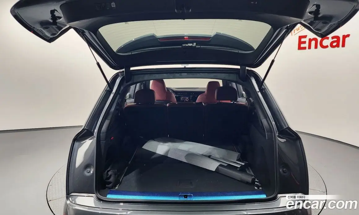 Audi SQ7 2025 4.0 автомат (гидро), фото 26