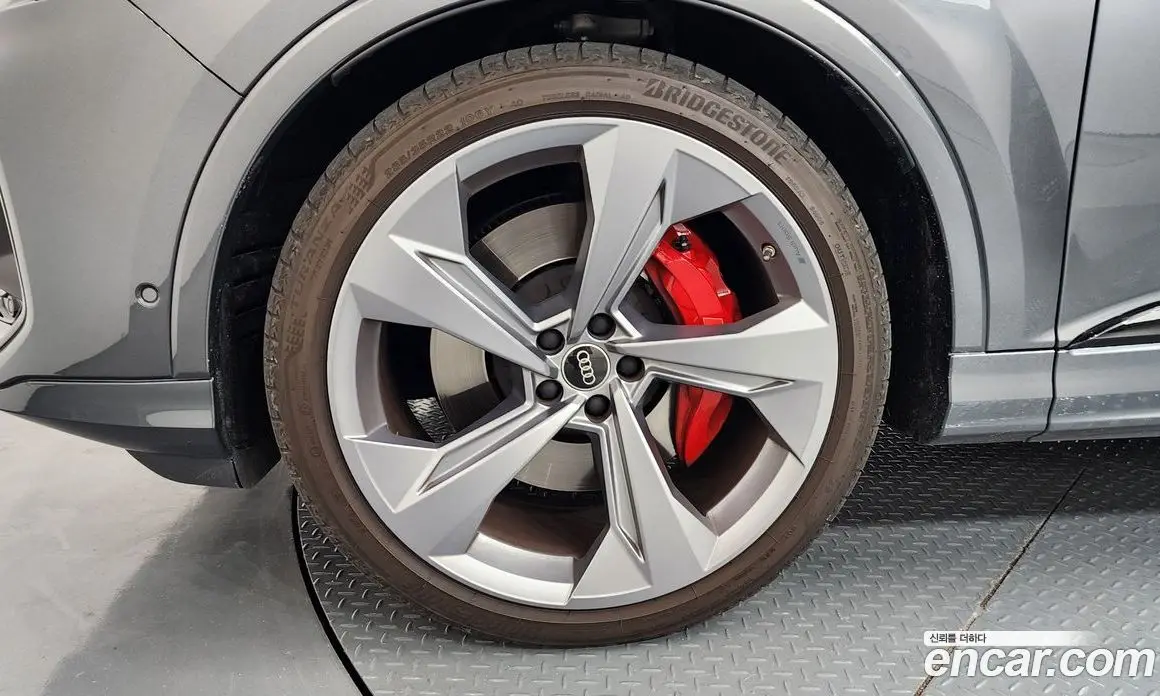 Audi SQ7 2025 4.0 автомат (гидро), фото 5