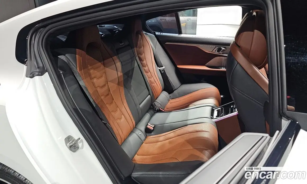 BMW 8 серия 2024 4.4 автомат (гидро), фото 17