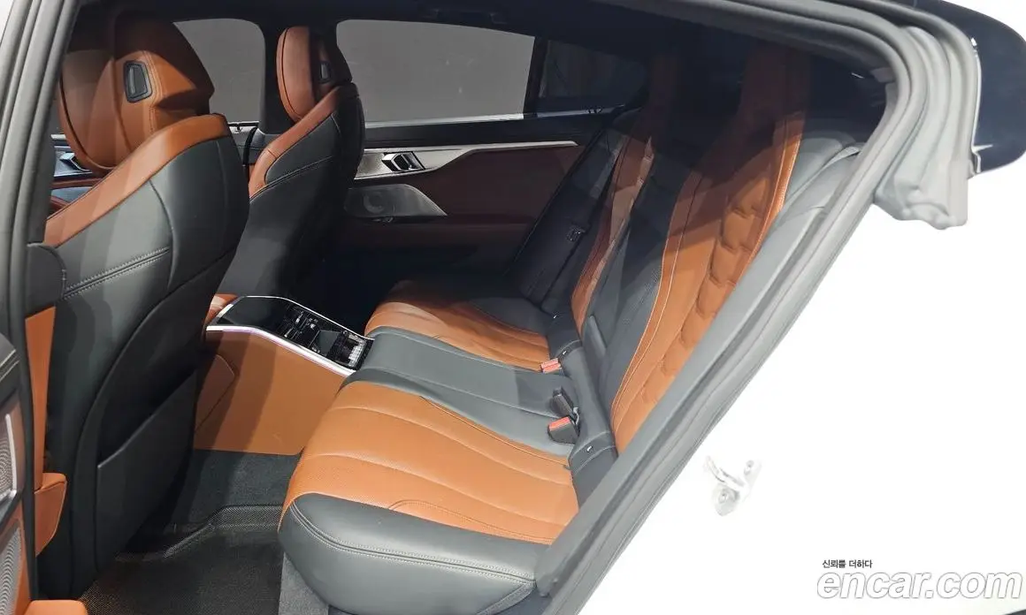 BMW 8 серия 2024 4.4 автомат (гидро), фото 18