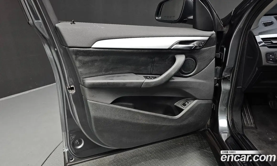 BMW X1 2016 2.0 автомат (гидро), фото 13