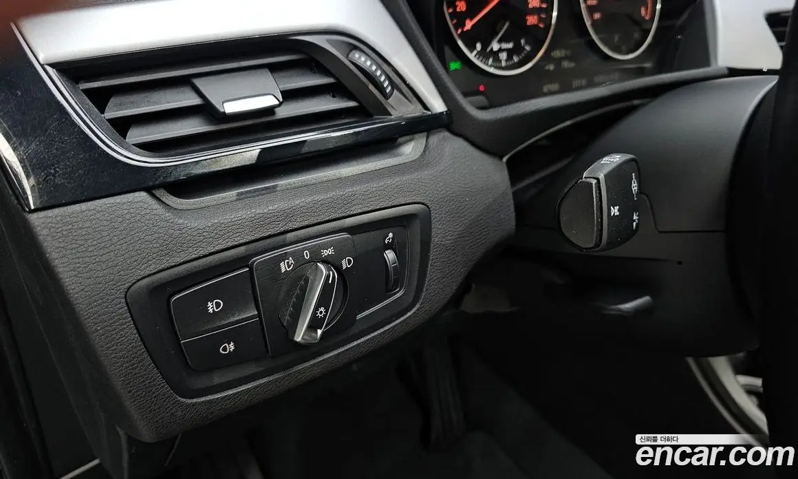 BMW X1 2016 2.0 автомат (гидро), фото 35