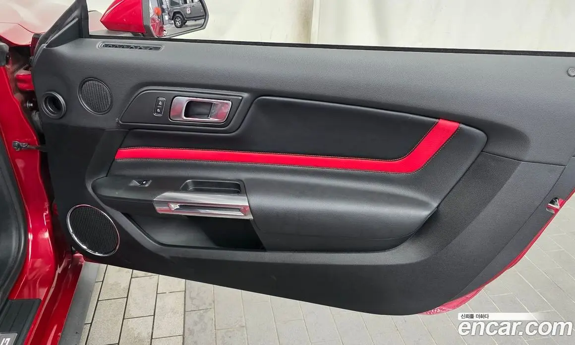 Ford Mustang 2023 2.3 автомат (гидро), фото 15