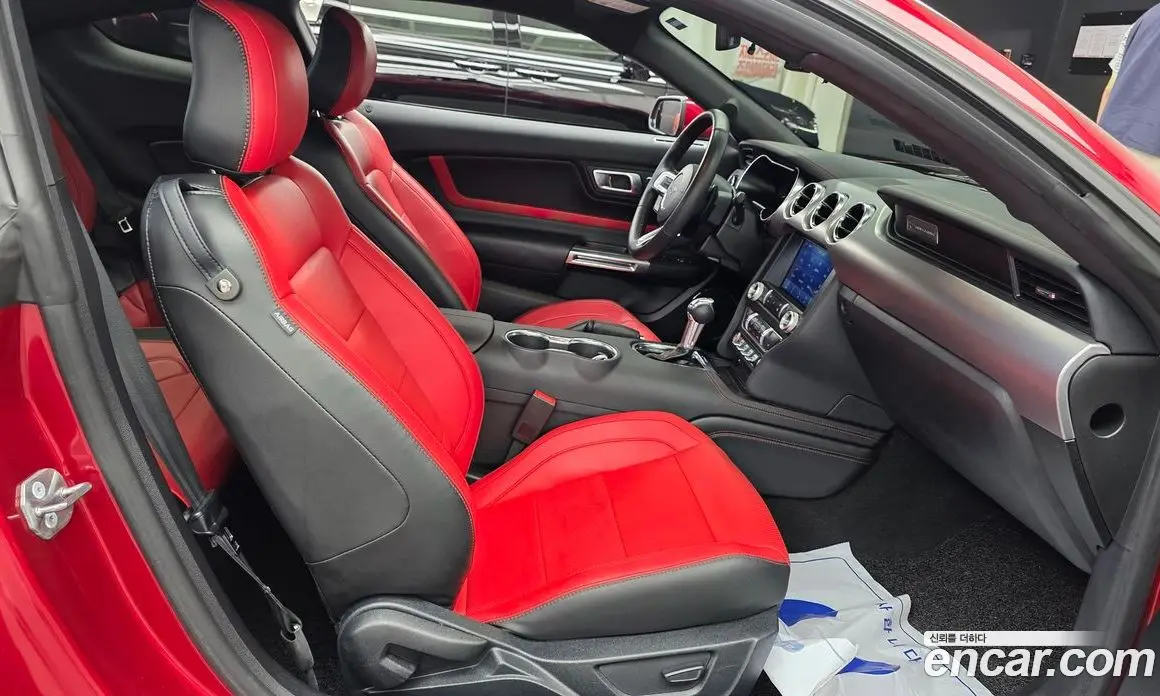 Ford Mustang 2023 2.3 автомат (гидро), фото 16