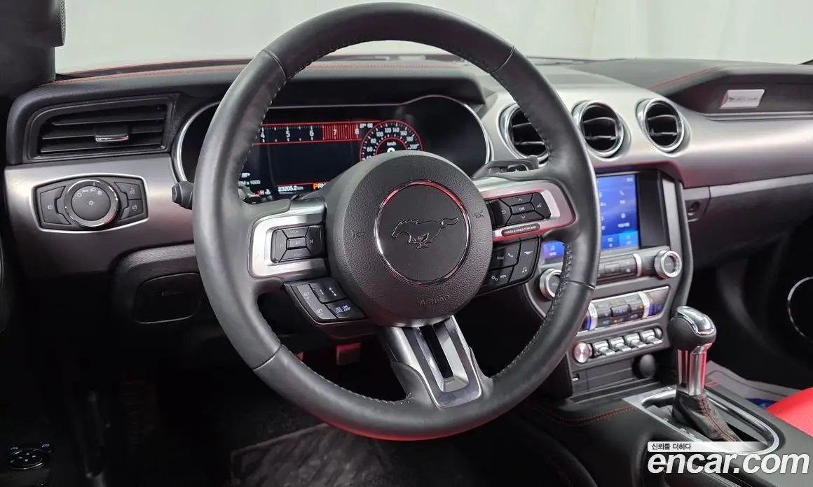 Ford Mustang 2023 2.3 автомат (гидро), фото 18