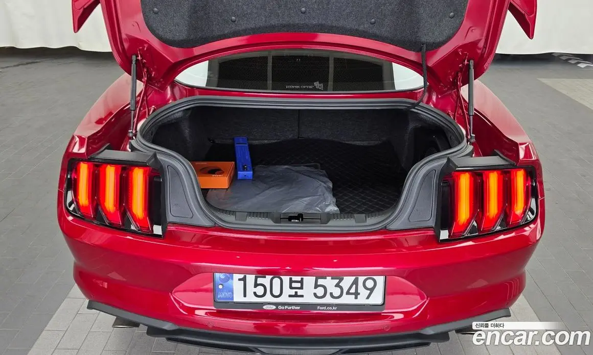 Ford Mustang 2023 2.3 автомат (гидро), фото 26