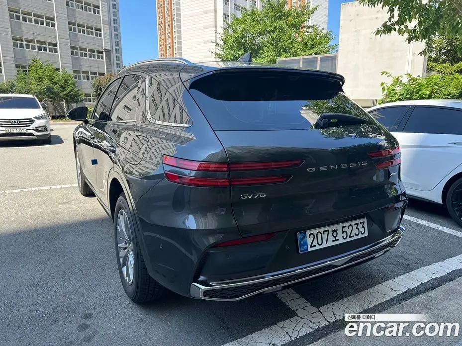 Genesis GV70 2025 2.5 автомат (гидро), фото 5