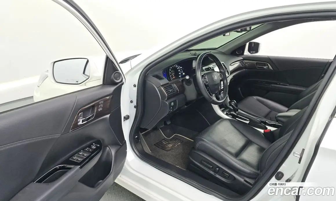 Honda Accord 2017 2.0 автомат (гидро), фото 13