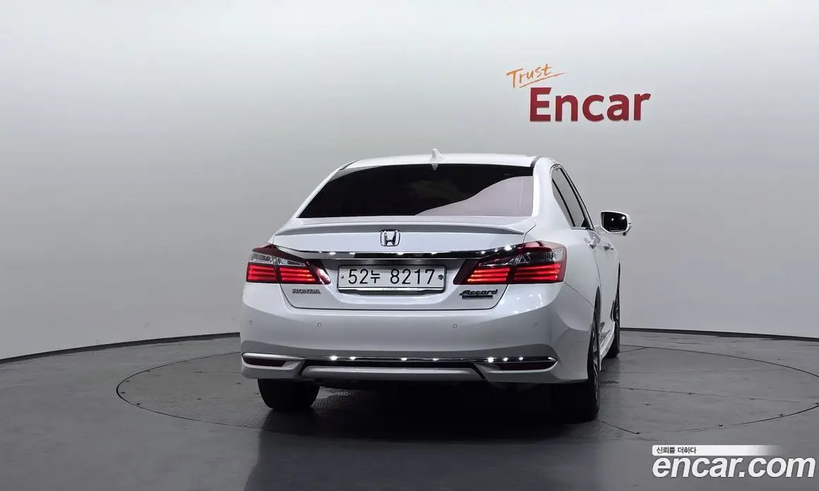 Honda Accord 2017 2.0 автомат (гидро), фото 4