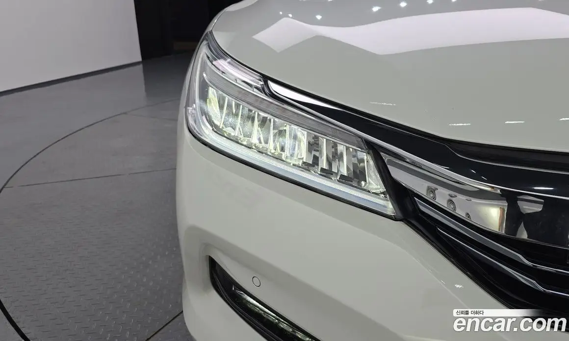 Honda Accord 2017 2.0 автомат (гидро), фото 8